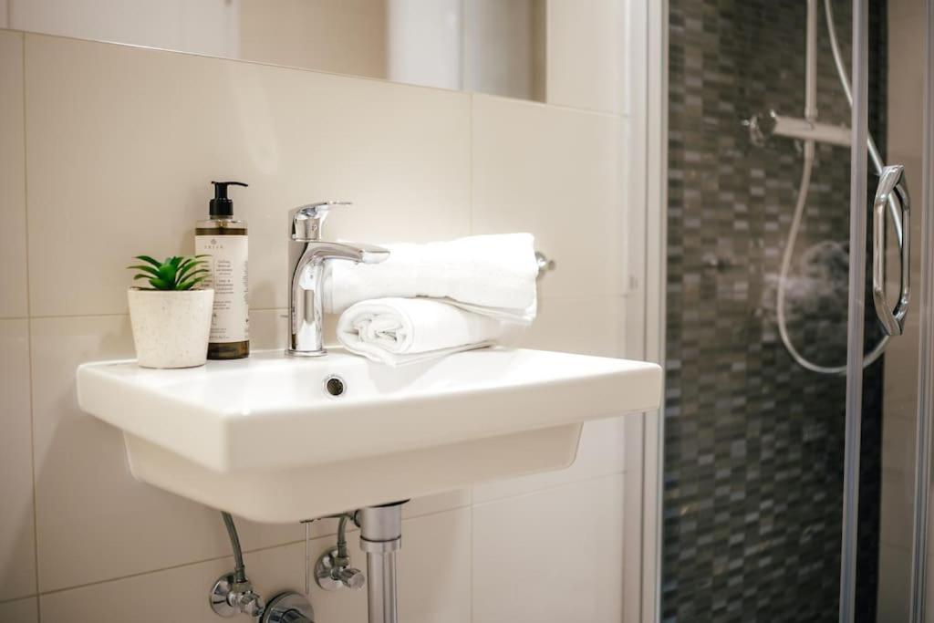 Cavallo Romantic Rooftop L Studio City Center Balcony Apartment