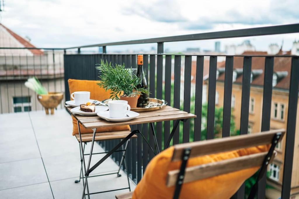 Cavallo Romantic Rooftop L Studio City Center Balcony Prague